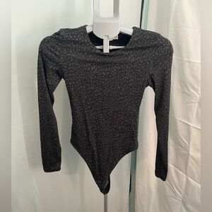 Yummy Sweater Co. Black Leopard Bodysuit Size Small EUC